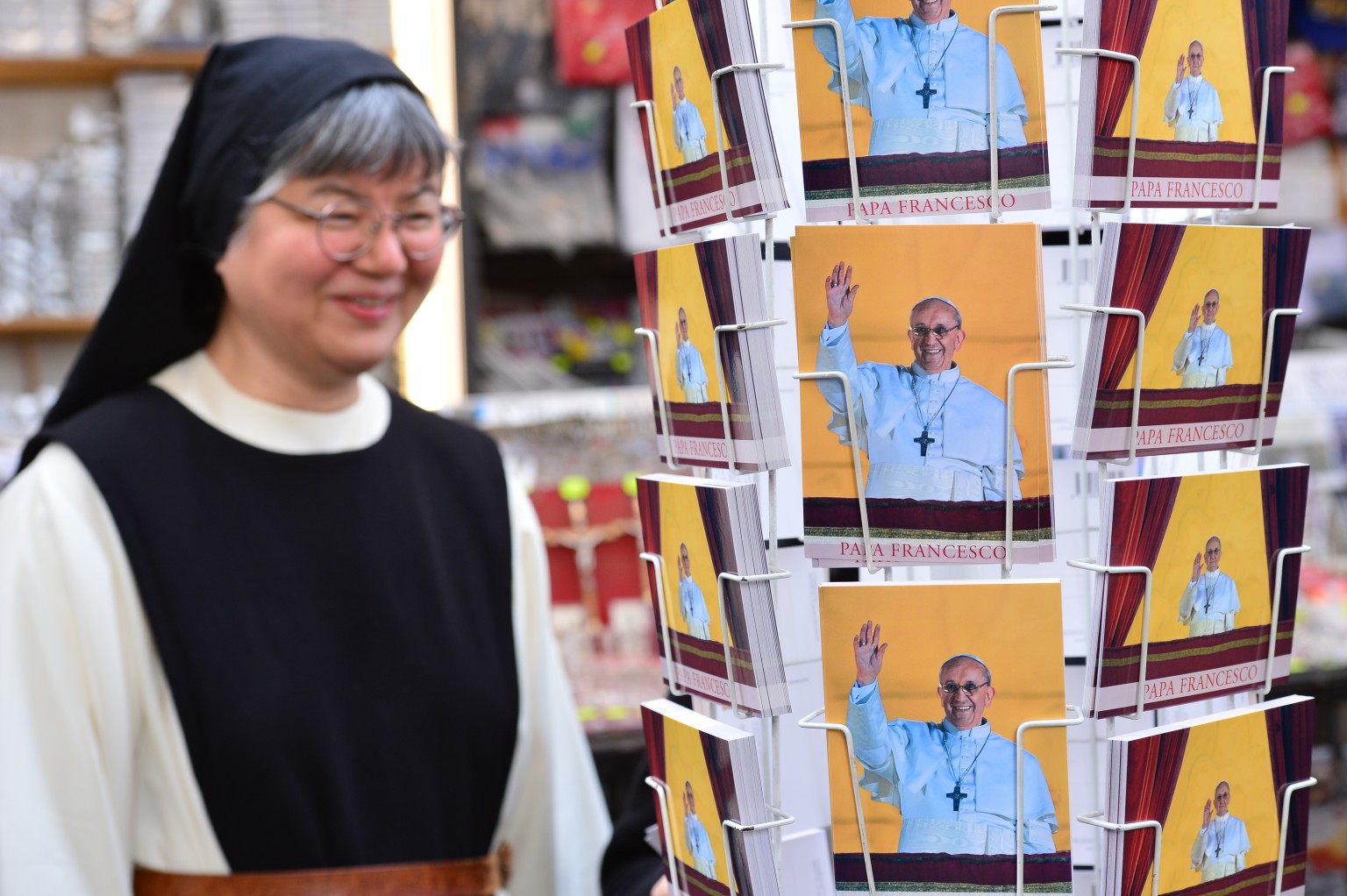 pope-francis-gives-catholic-gift-stores-hope-for-business-boom-huffpost