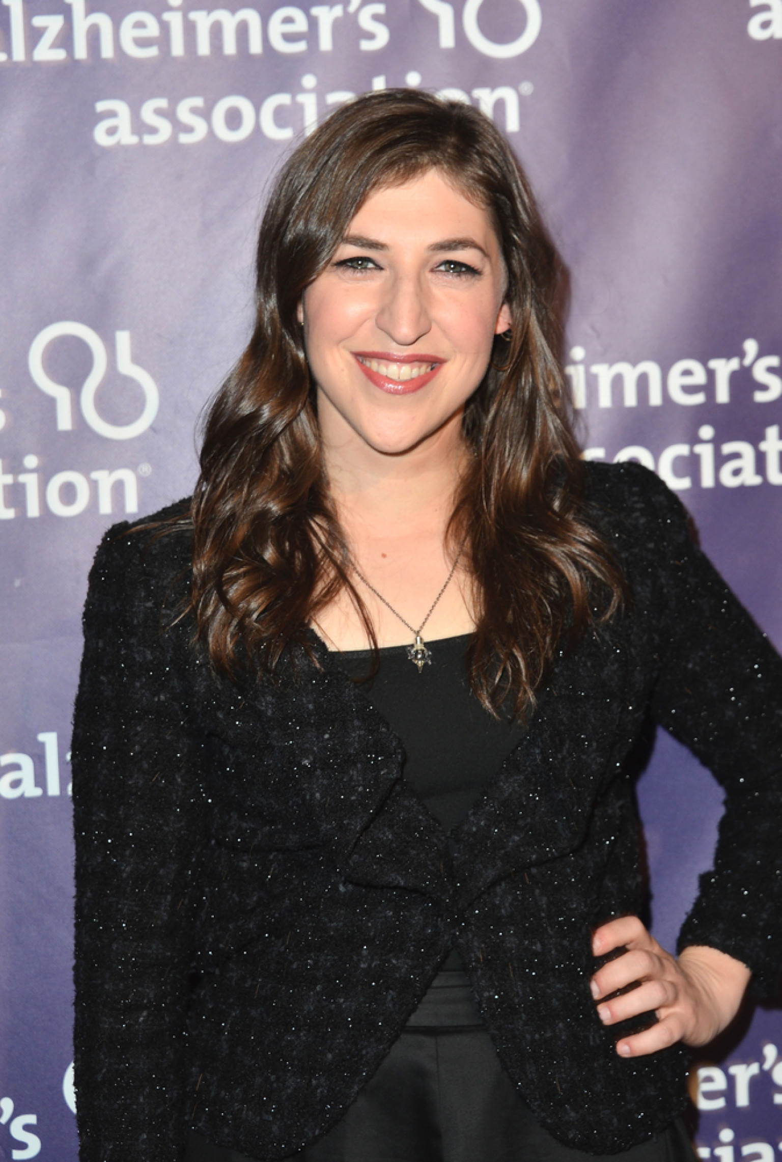 Big Bang Theory Star Mayim Bialiks Surprising On Set Ritual 4075