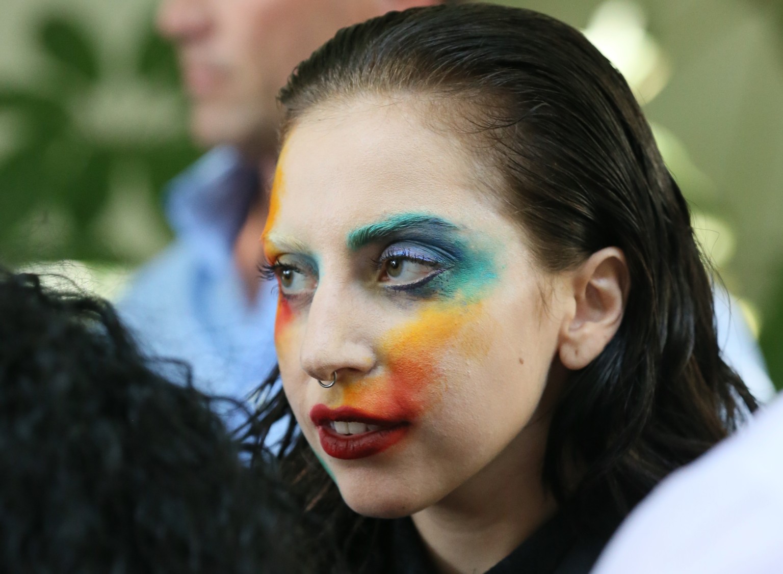 Lady Gaga Dons Face Paint Looks Like Applause Cover In Los Angeles