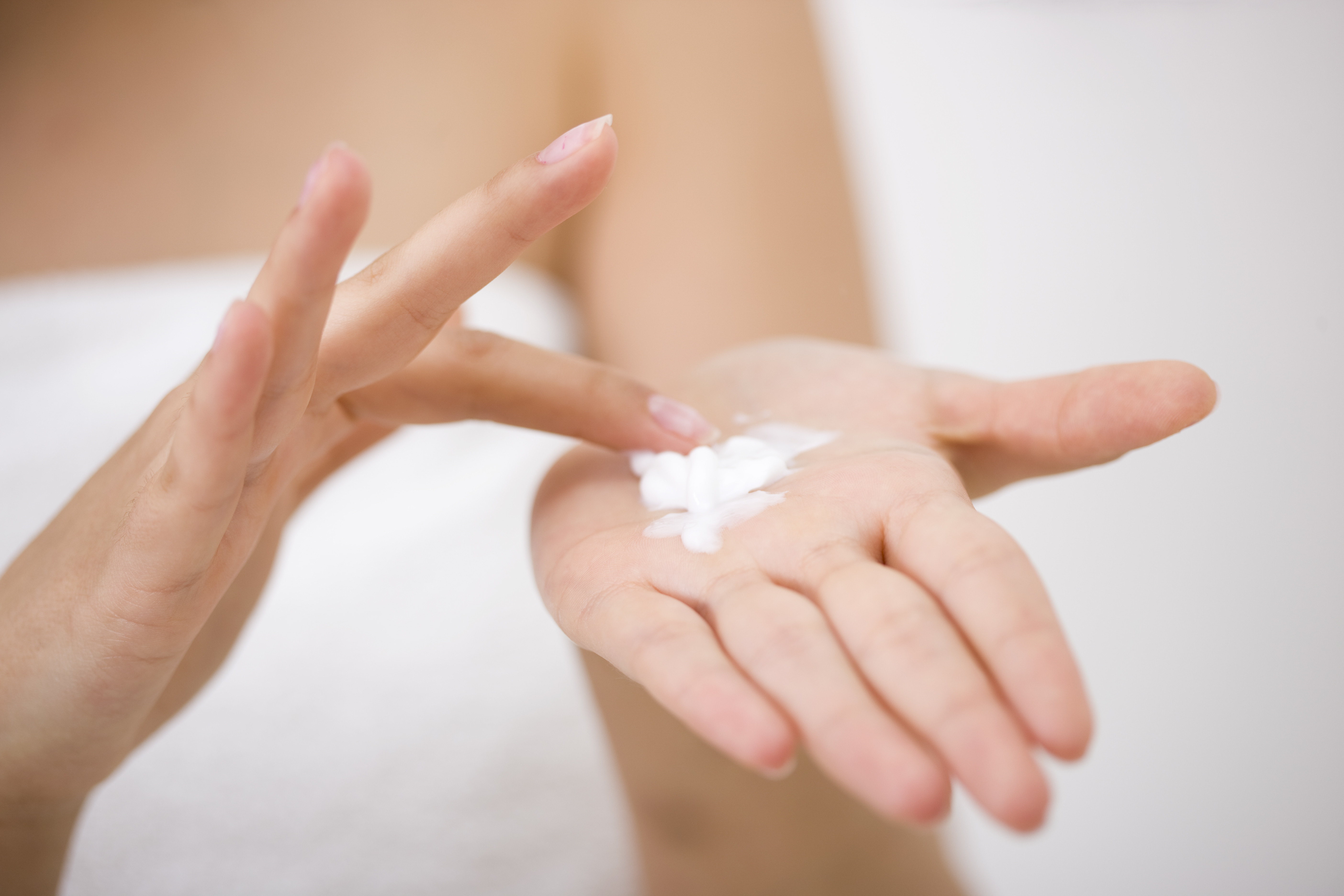 Home Remedies for Dry Hands and Feet | Reader's Digest