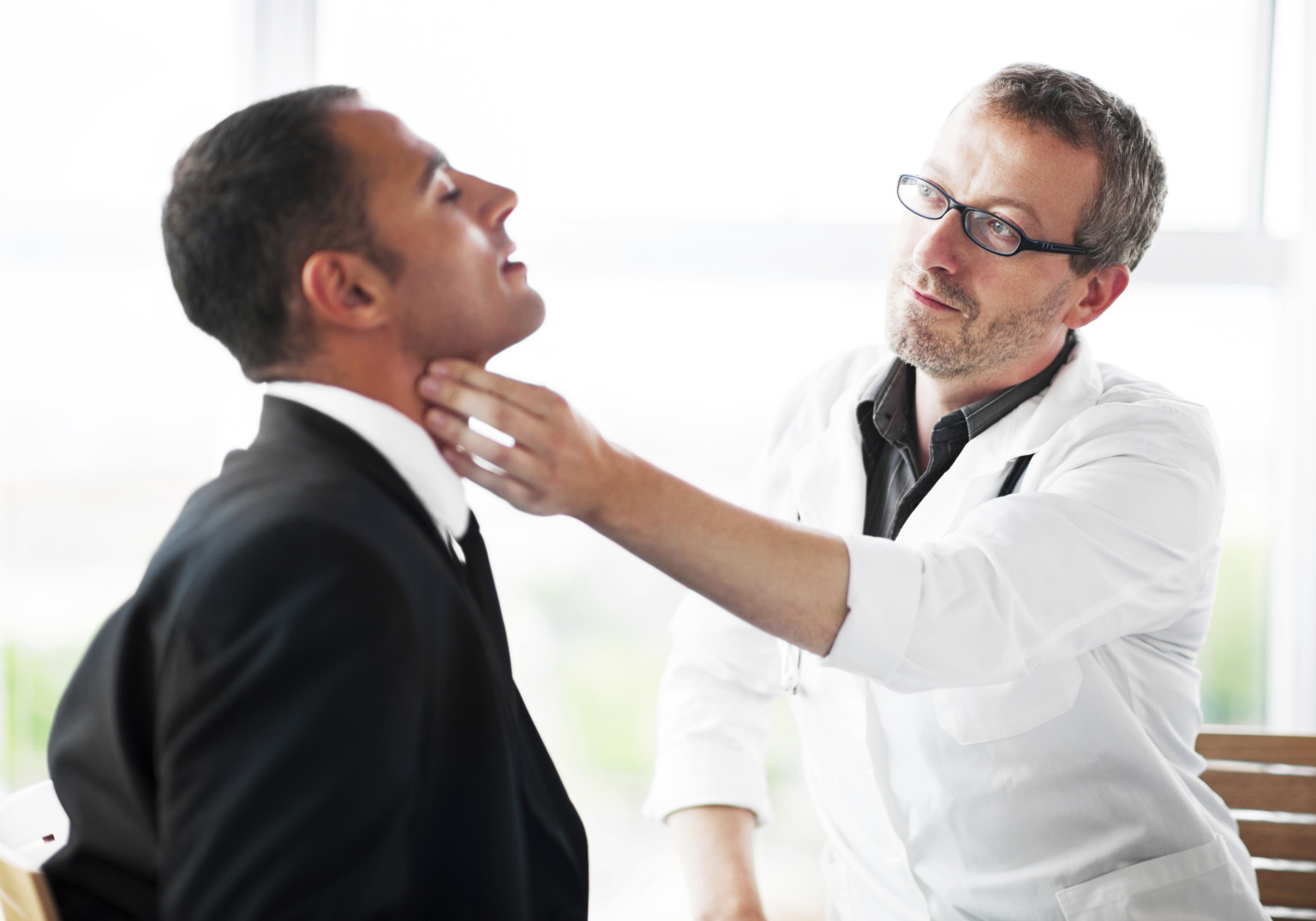 What are the signs of an underactive thyroid in men?