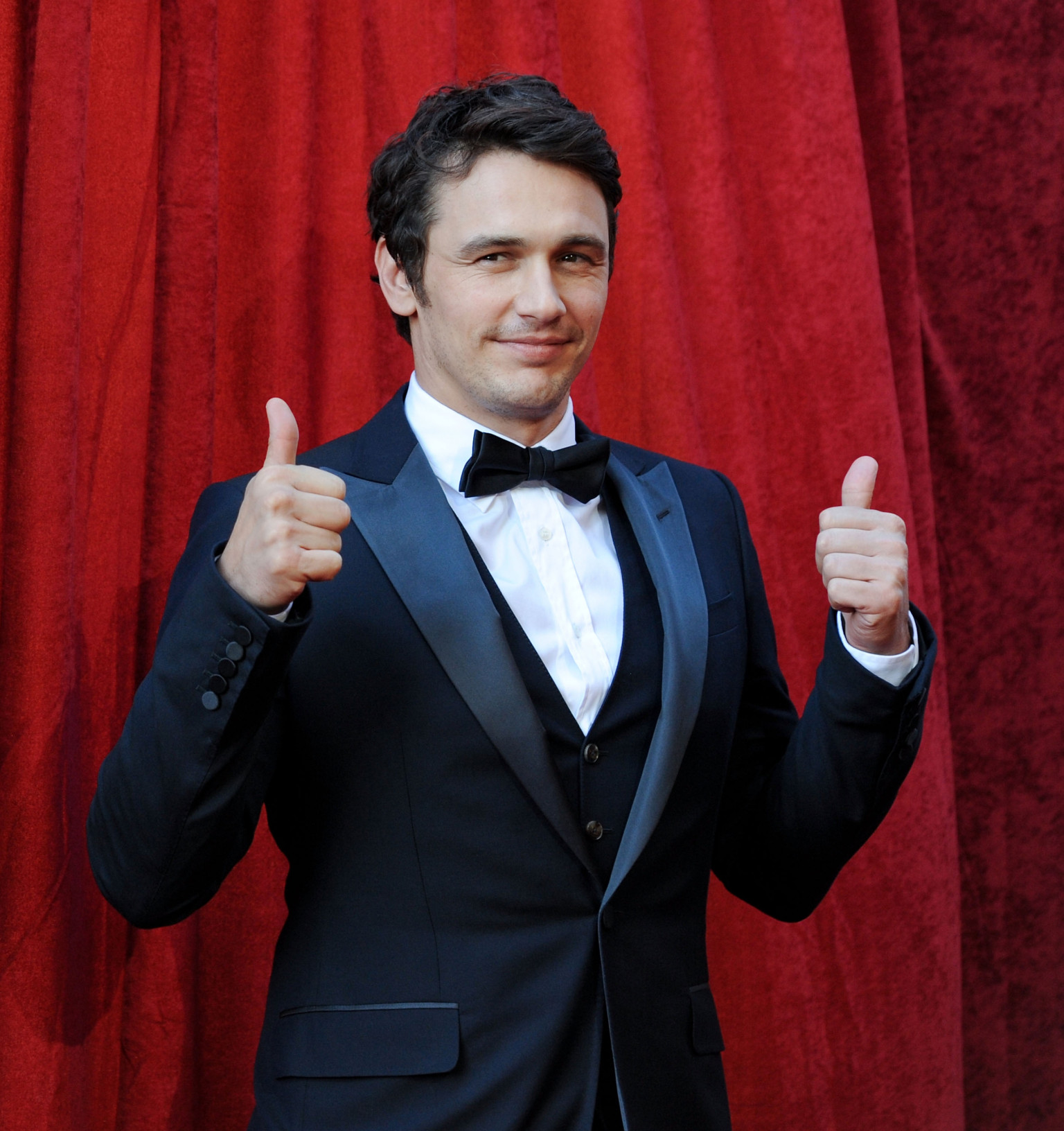 The Stages Of Getting Hit On At A Bar, Told With Celebrity GIFs | HuffPost