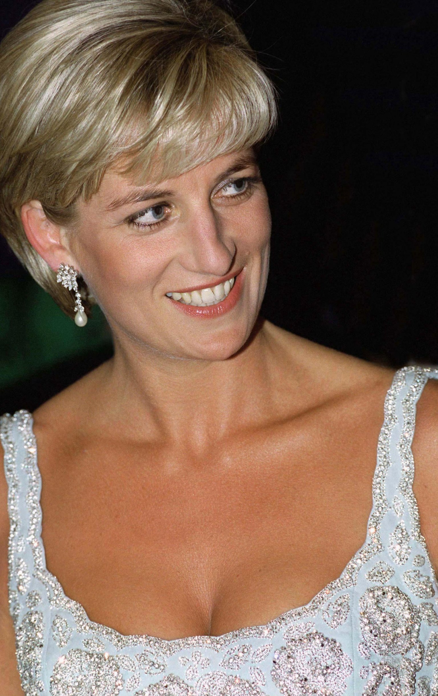 Princess Diana Death Anniversary 16 Years Since Fatal Car Crash In Paris Pictures Huffpost Uk