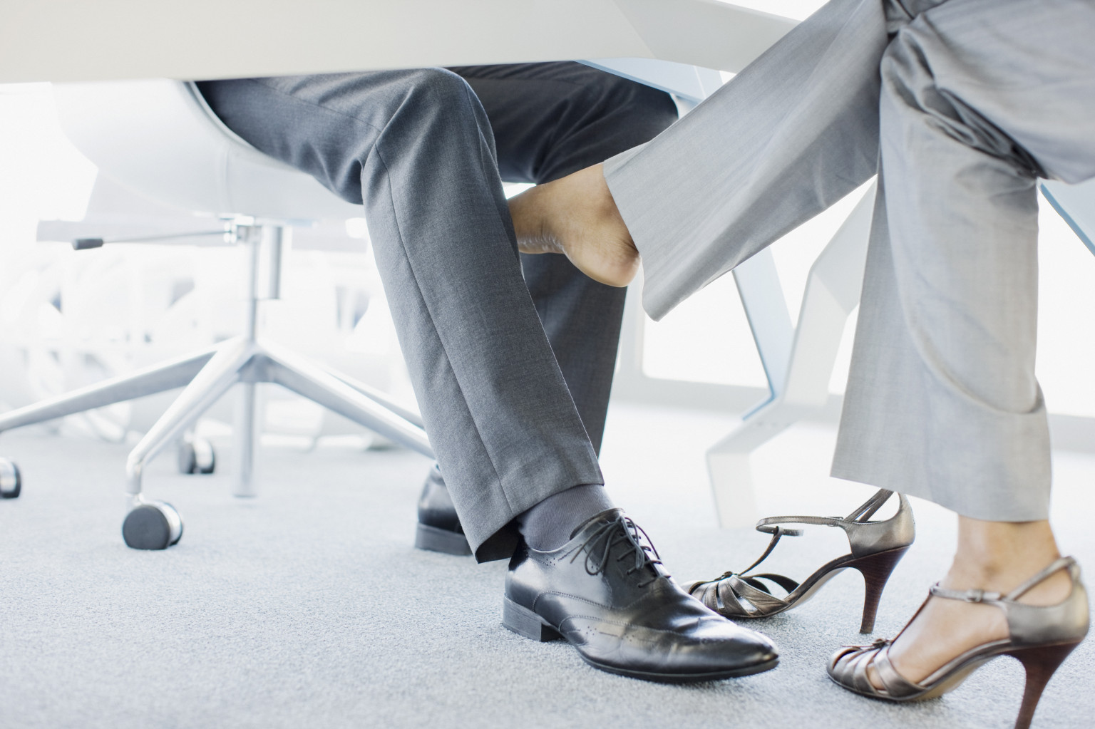 5 Pros And Cons Of Dating A Co Worker Huffpost