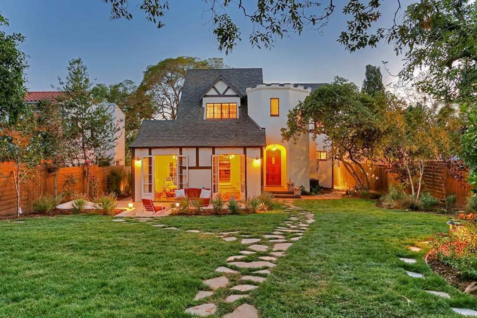 Silver Lake, California House Comes With Its Very Own Turret (PHOTOS