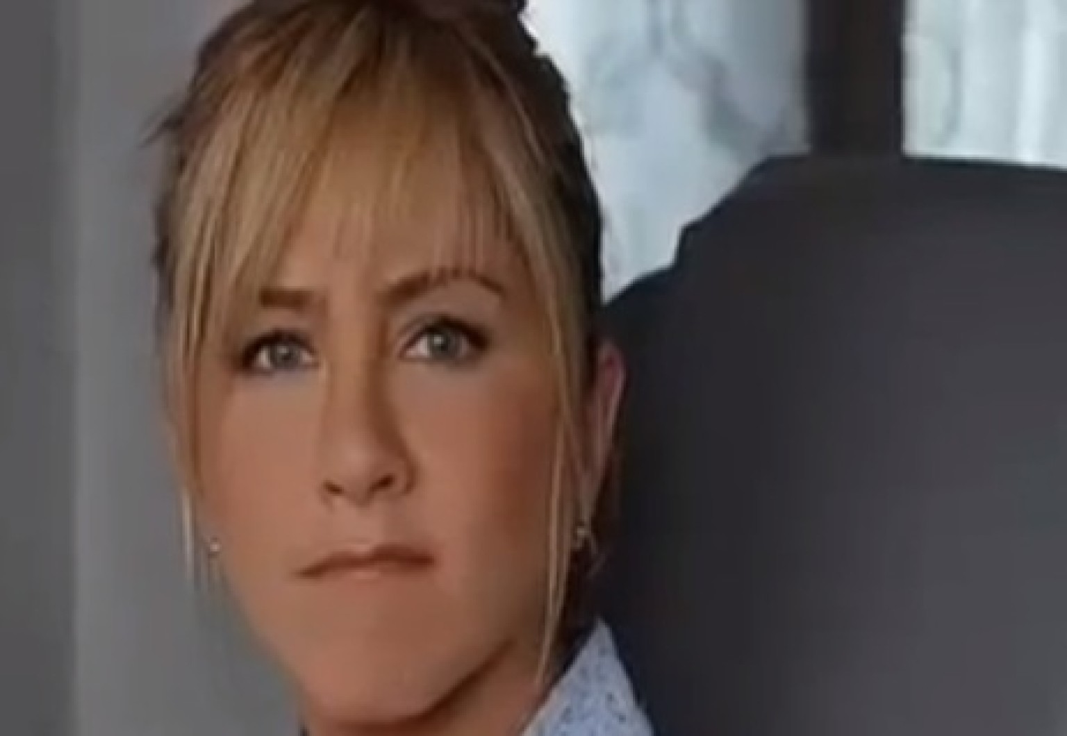 Jennifer Aniston Listens To ‘Friends’ Theme Again In ‘We’re The Millers