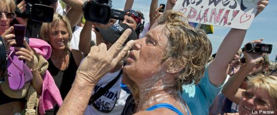 Cuba-Florida a nuoto..a 64 añitos ce la fa Diana Nyad ,in 53 ore, e pure senza gabbia antisqualo R-DIANA-NYAD-large570