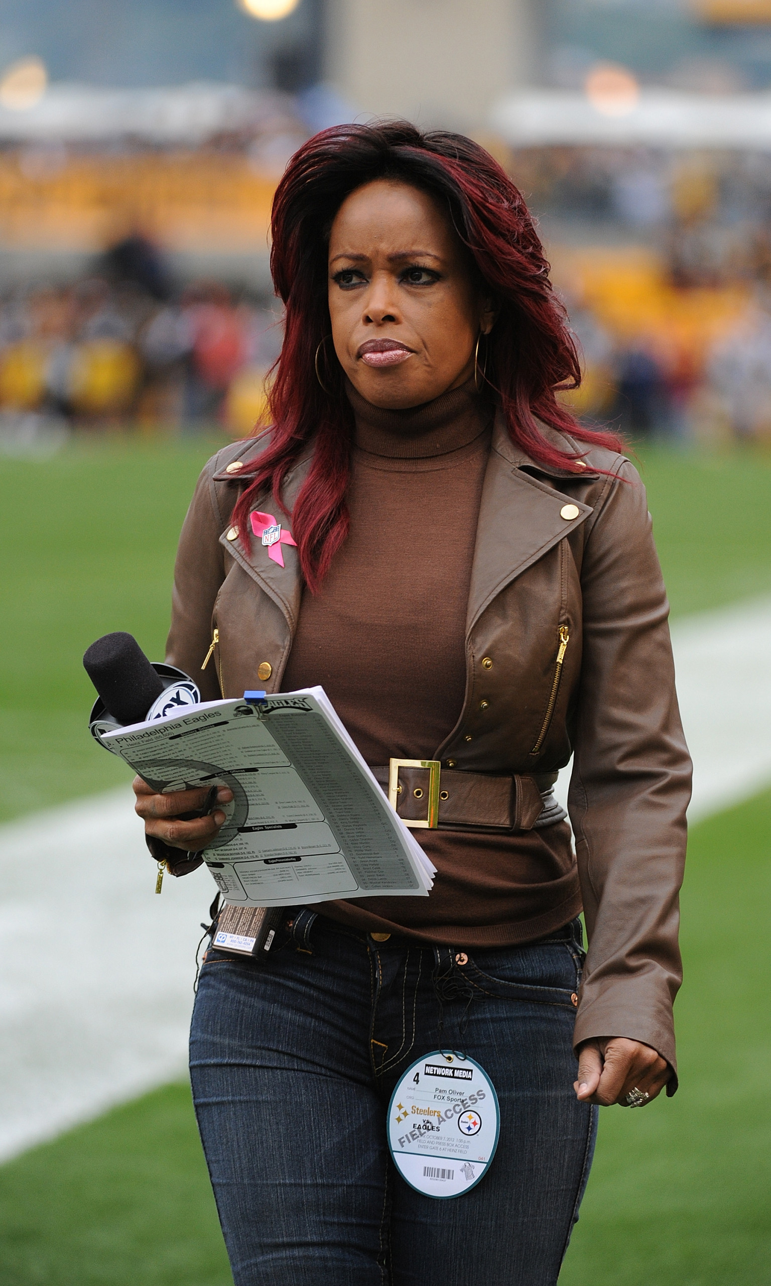 Pam Oliver Concussion: Reporter Injured After Getting Hit In Head With Football (VIDEO)