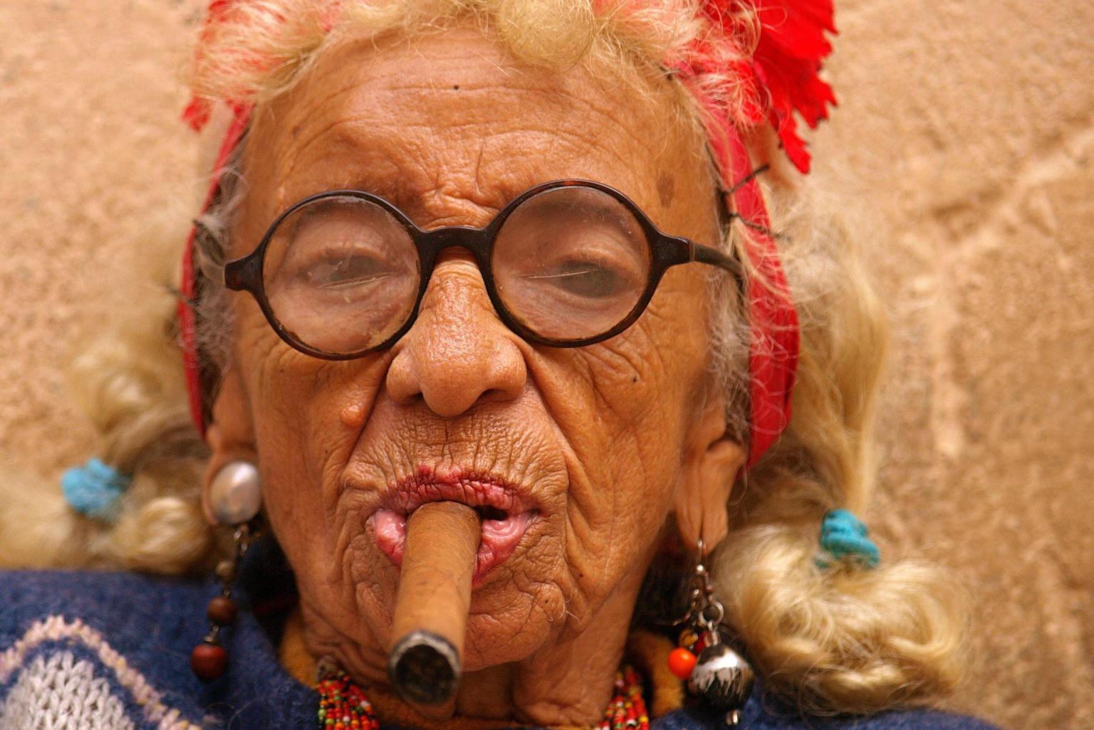 Smokin Graciela Havanas Famous Cigar Lady Is Truly Badass Huffpost 