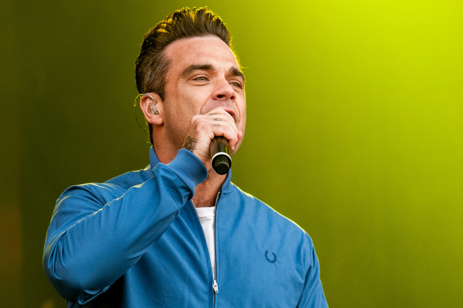 Robbie Williams Enlists Lily Allen, Michael Buble For New Album 'Swing