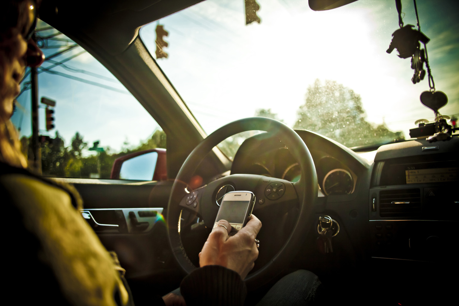 Texting While Driving >> Texting At A Red Light Is Something Everyone Does -- But No One Should Texting While Driving >> Texting At A Red Light Is Something Everyone Does -- But No One Should