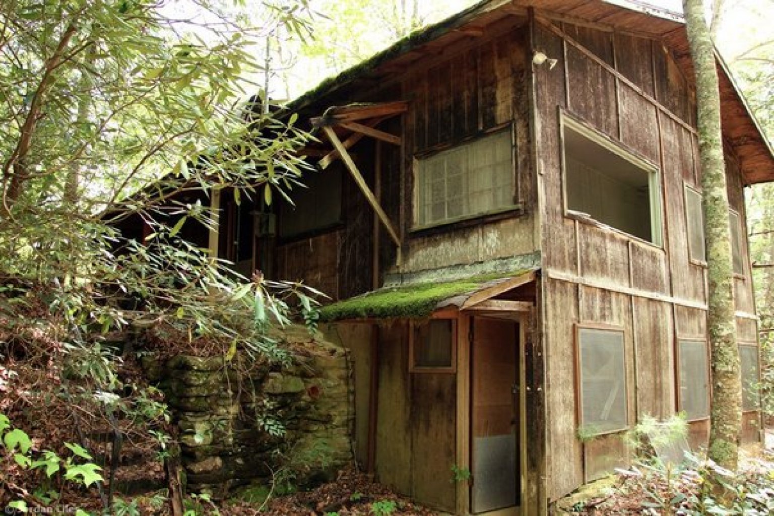 Jordan Liles Shares Captivating Photos Of An Abandoned Neighborhood In