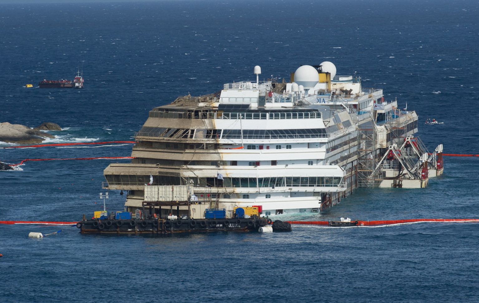 Costa Concordia: Time-Lapse Video Of The Raising Of The Cruise Ship ...