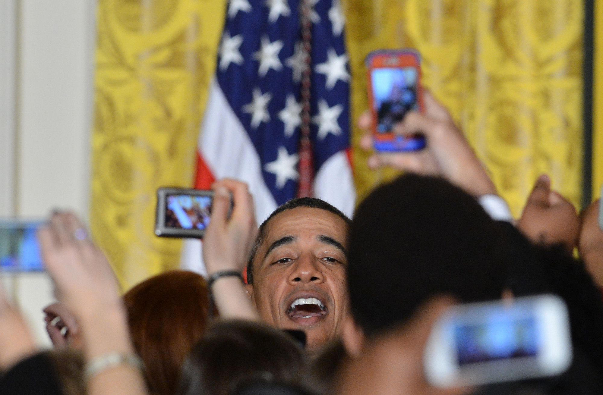 Obama Administration Urges FCC To Require Carriers To Unlock Mobile