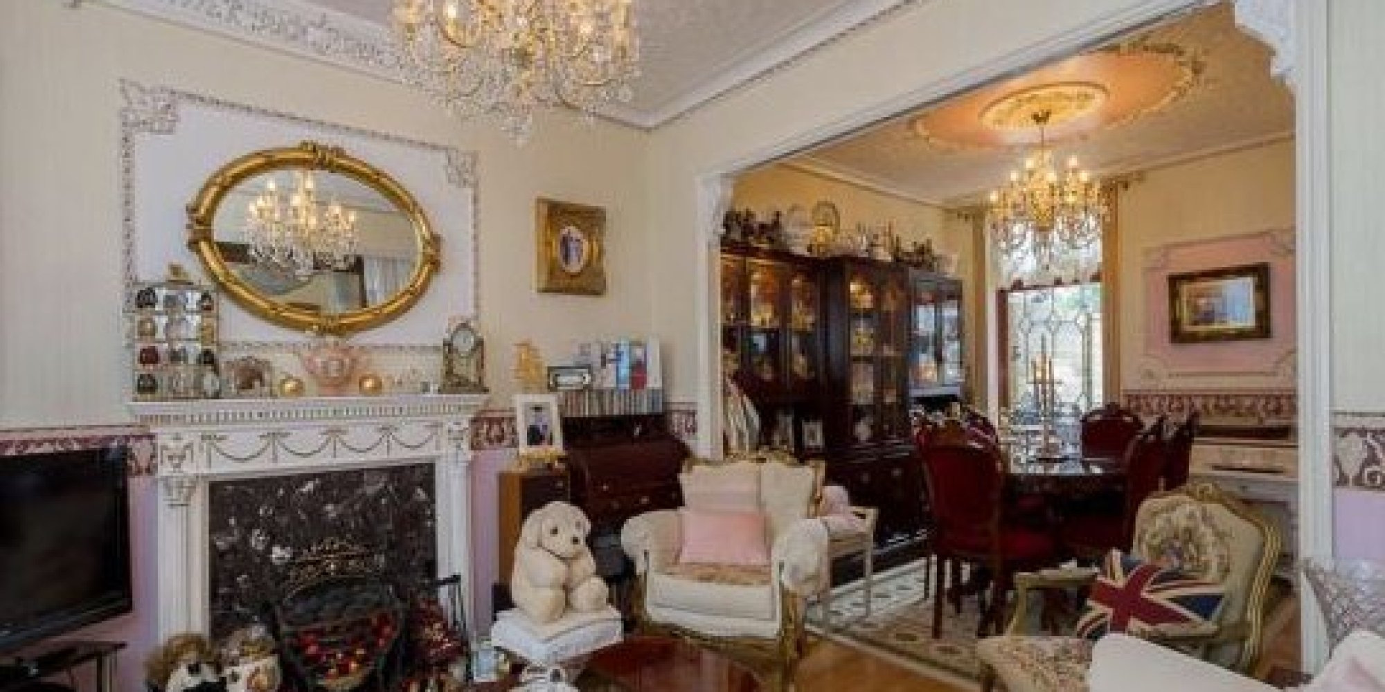 Liberace Has Nothing On This Terraced House In Walthamstow (PICTURES)