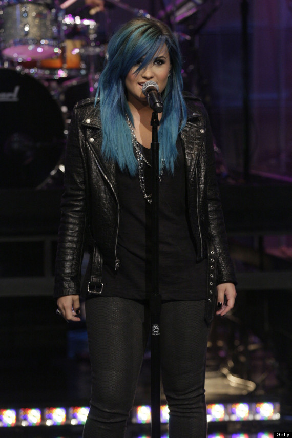 Girsl in Paradice  O-DEMI-LOVATO-BLUE-HAIR-570