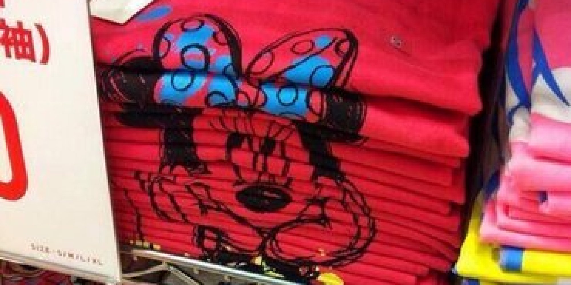 Uniqlo Has Discovered The Best Way To Fold Shirts (PHOTOS) HuffPost