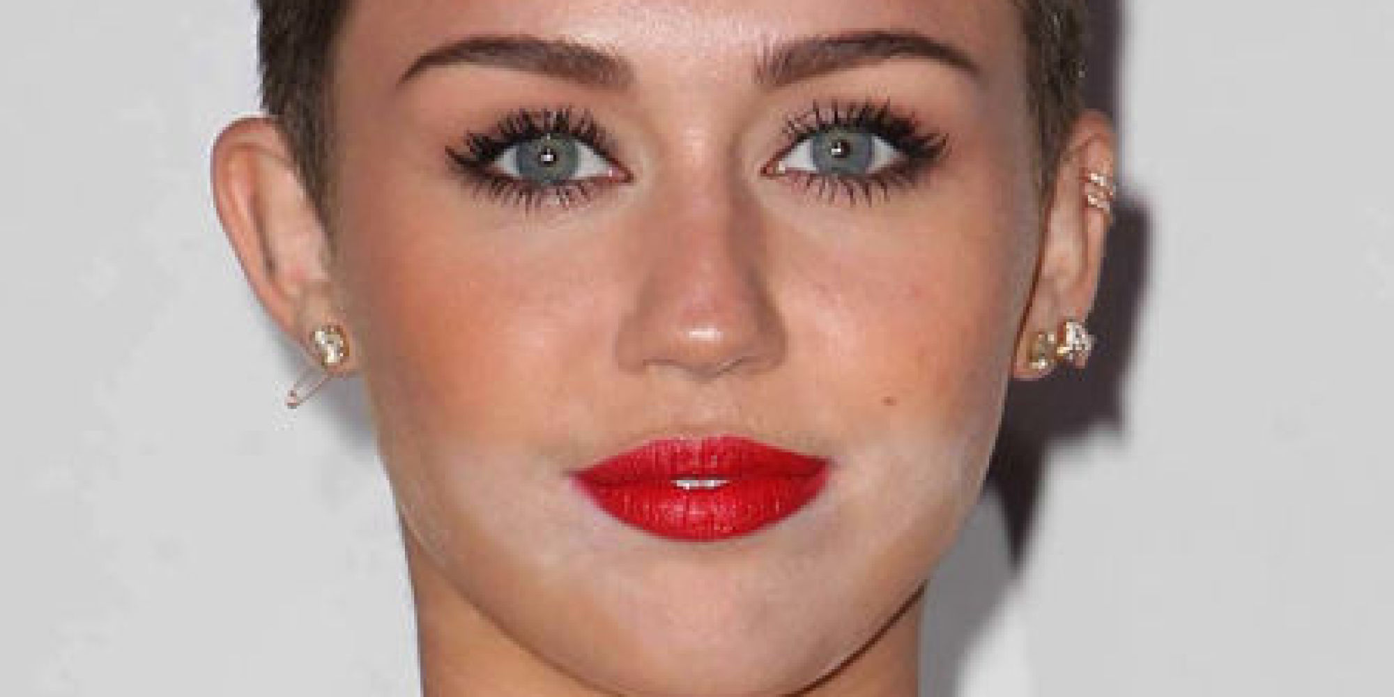 Miley Cyrus Tongue Licked Off Her Makeup Keen Obse