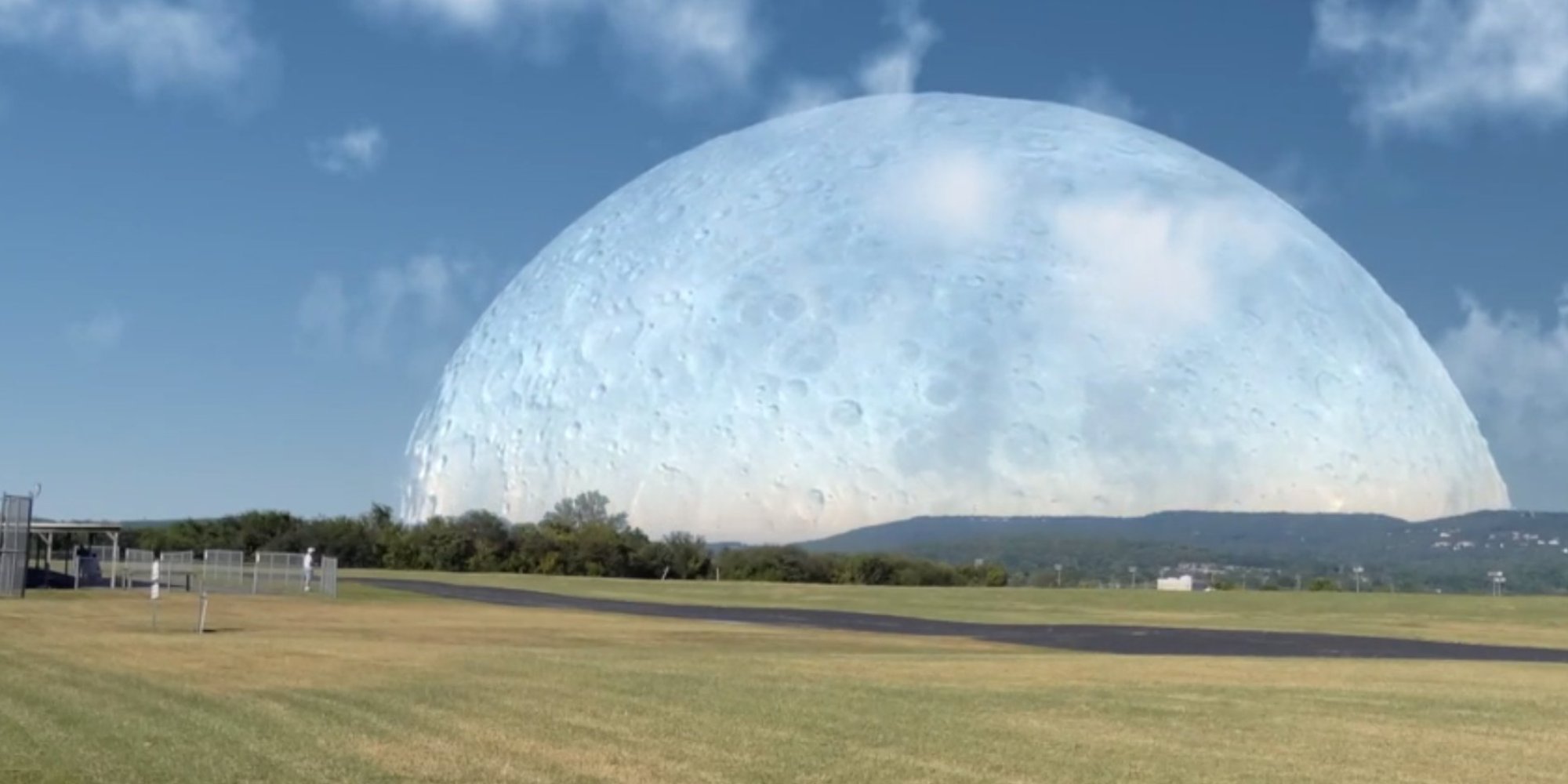 If The Moon Was As Close To Earth As The Space Station It Would Look