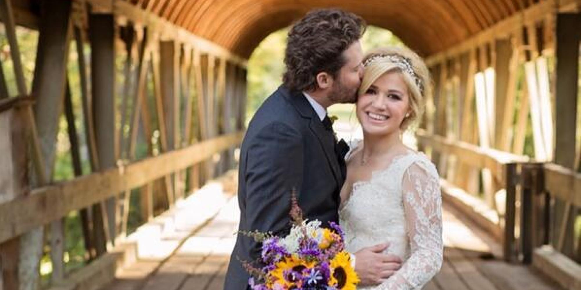 Kelly Clarkson Marries Brandon Blackstock In Tennessee Huffpost 5656