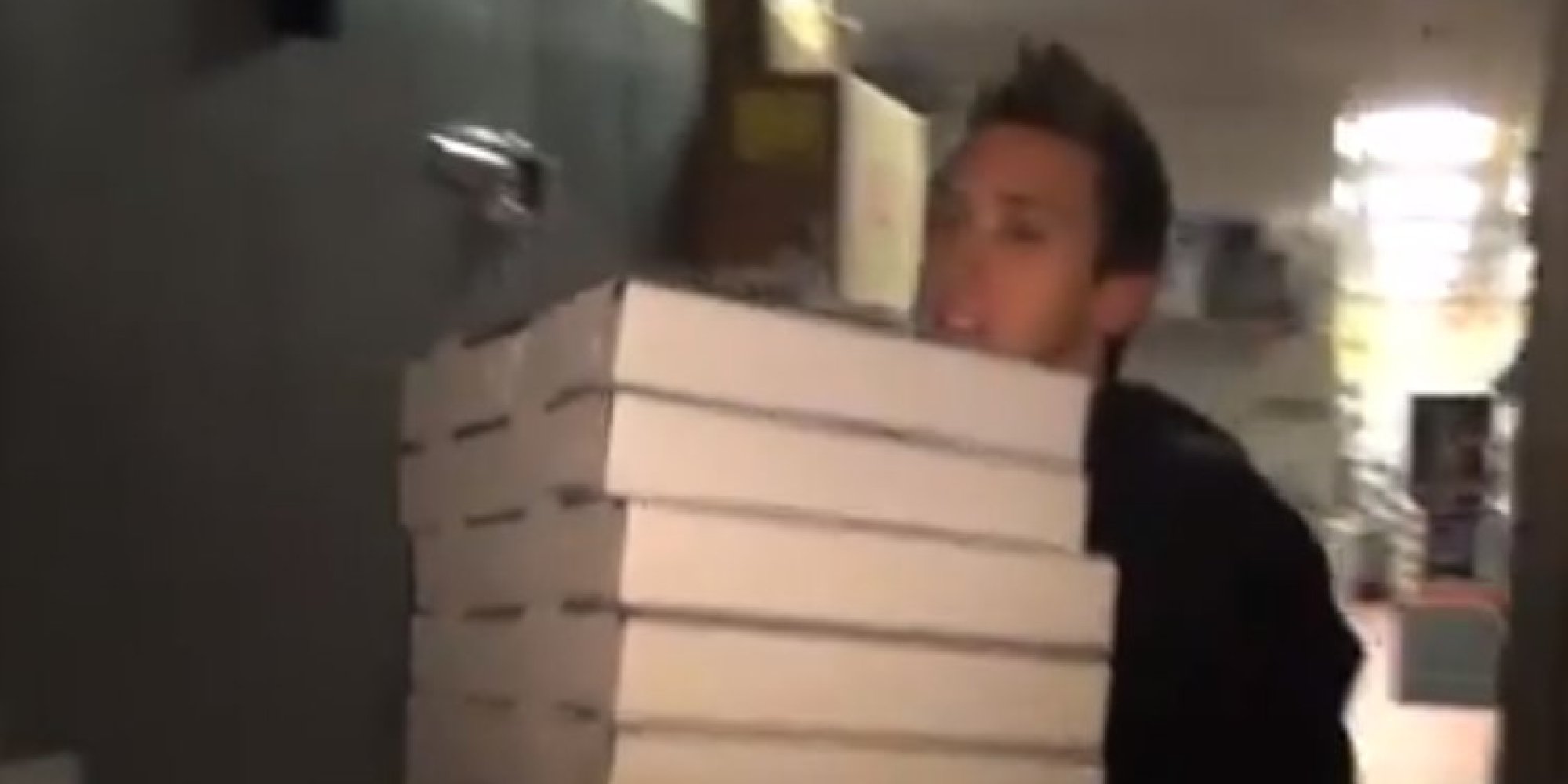 Guys Prank Pizza Place Owner, End Up Making 30 Pizzas For Homeless