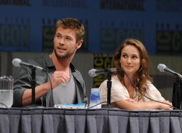 natalie portman hitting chris hemsworth