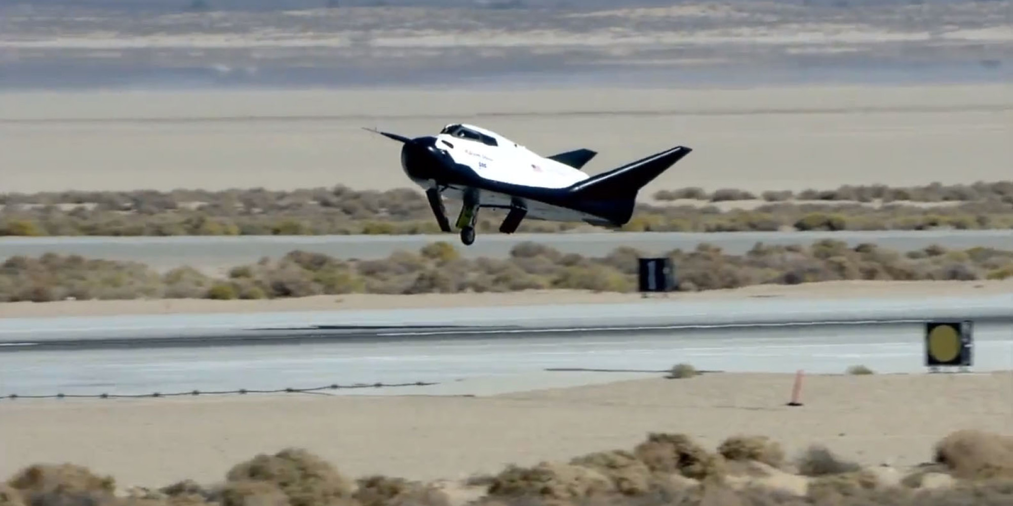 Sierra Nevada Corp S Dream Chaser Mini Space Shuttle Suffers Landing