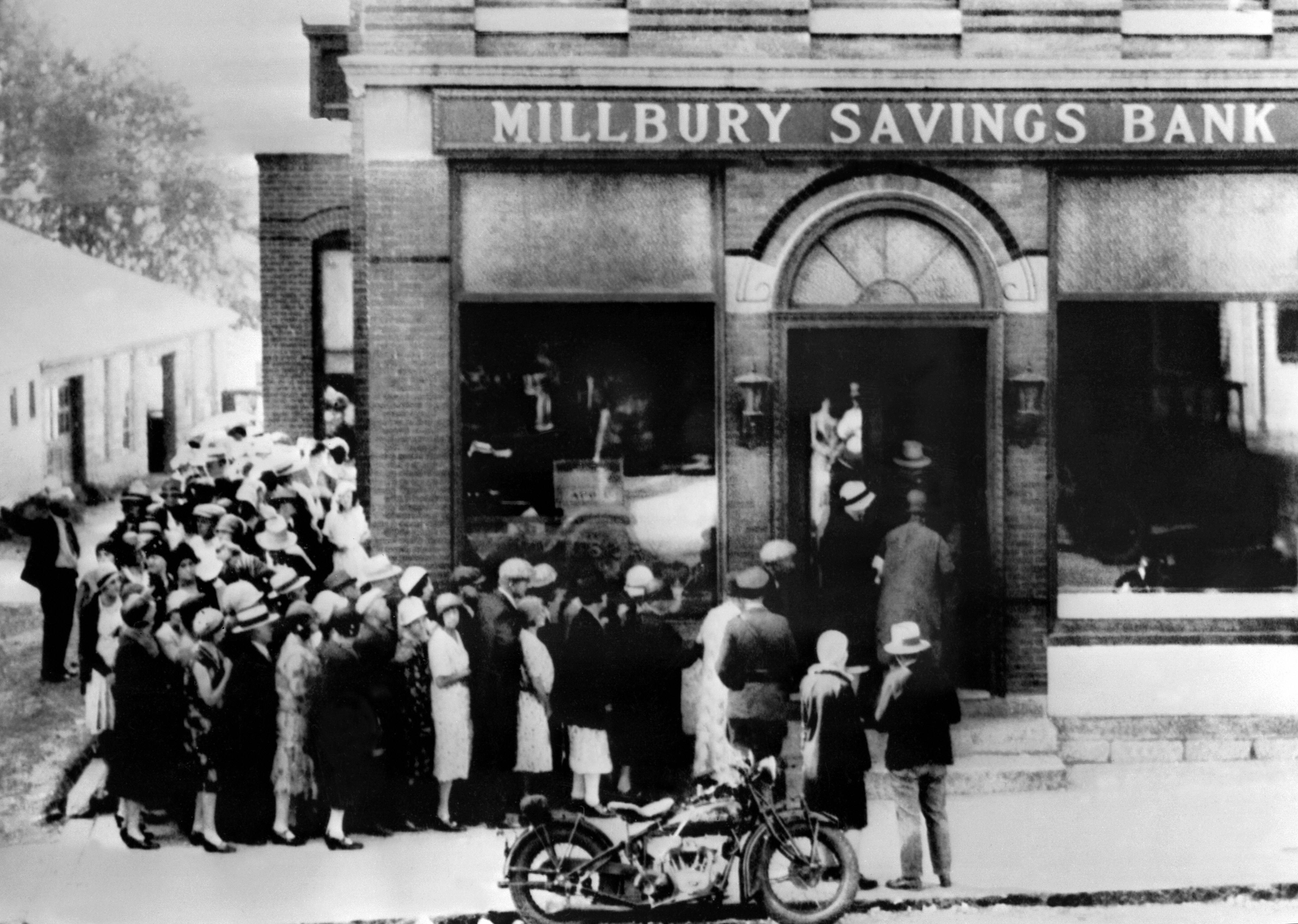 how did the stock market crash of 1929 affect banks