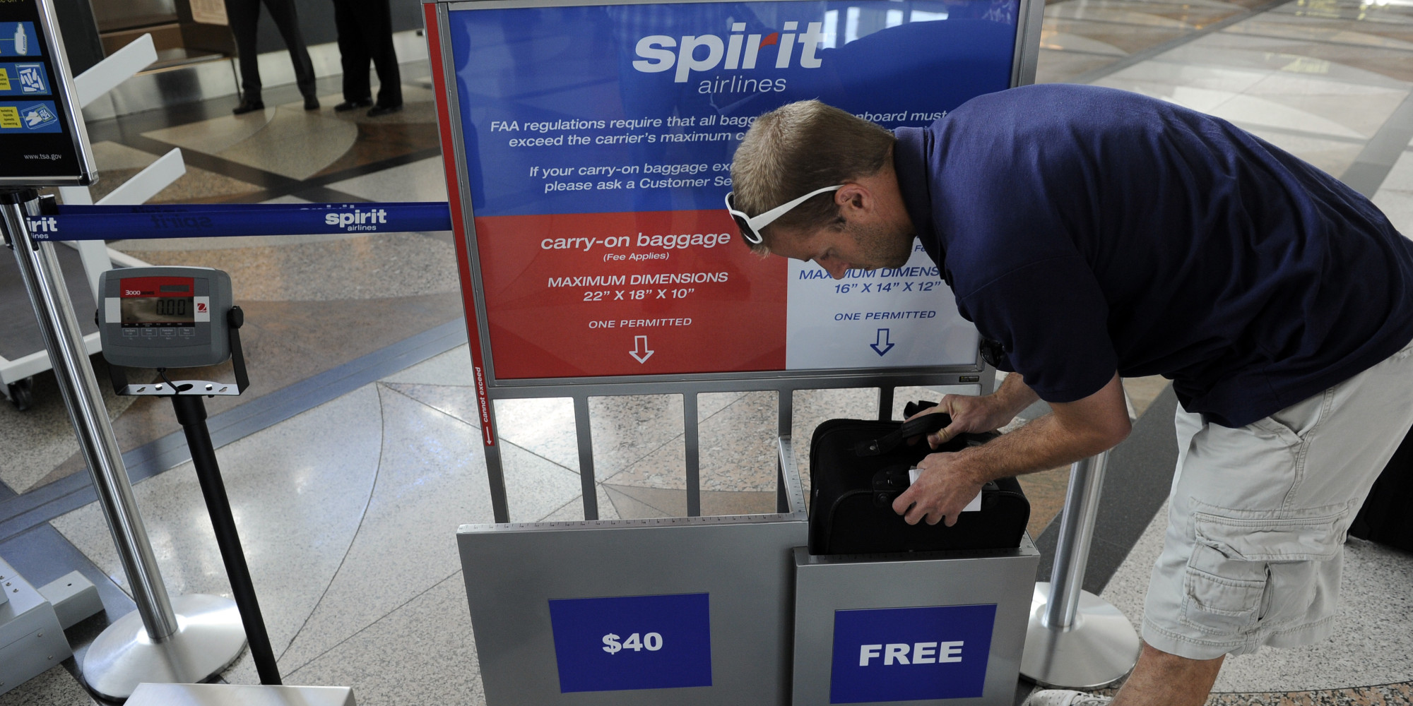 spirit airlines free baggage size