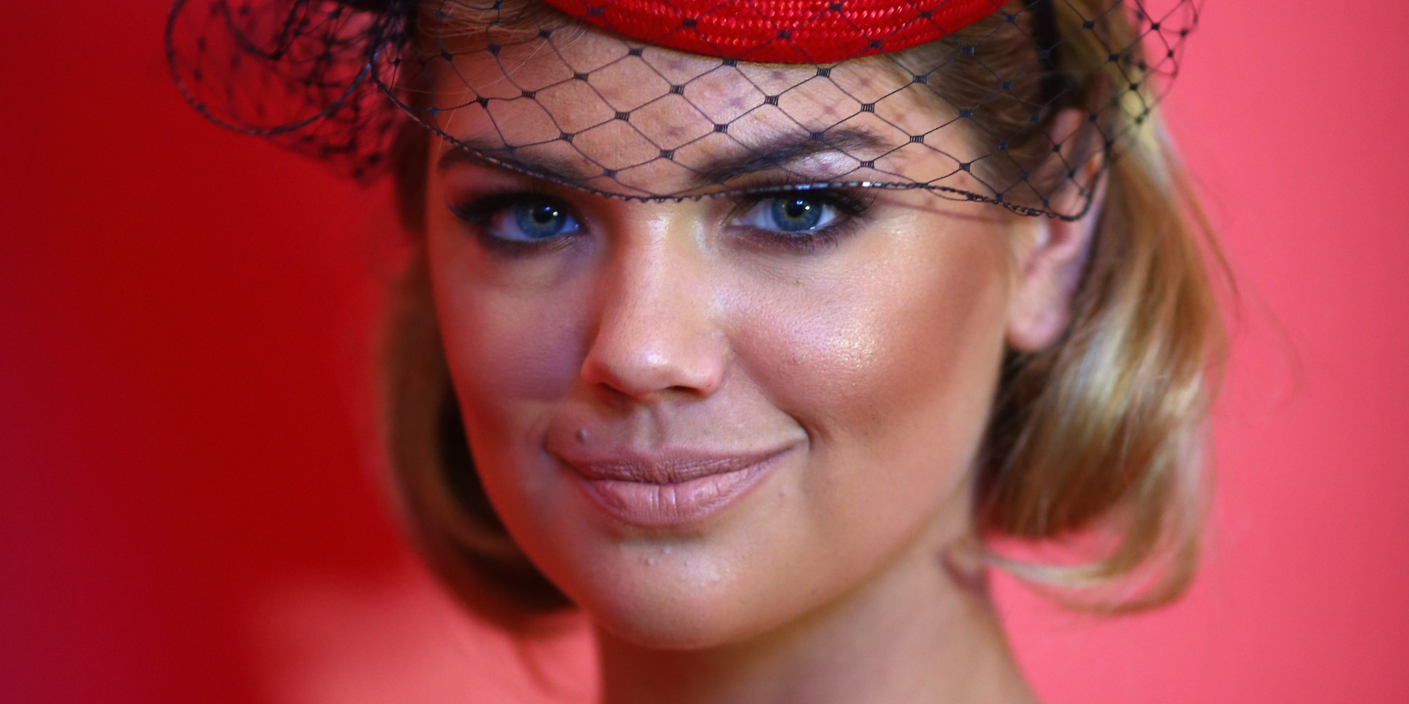 Kate Upton Dons Retro Red Dress At Melbourne Cup | HuffPost