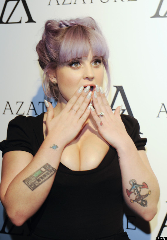 Kelly Osbourne Gets Tattoos Removed In Painful Video