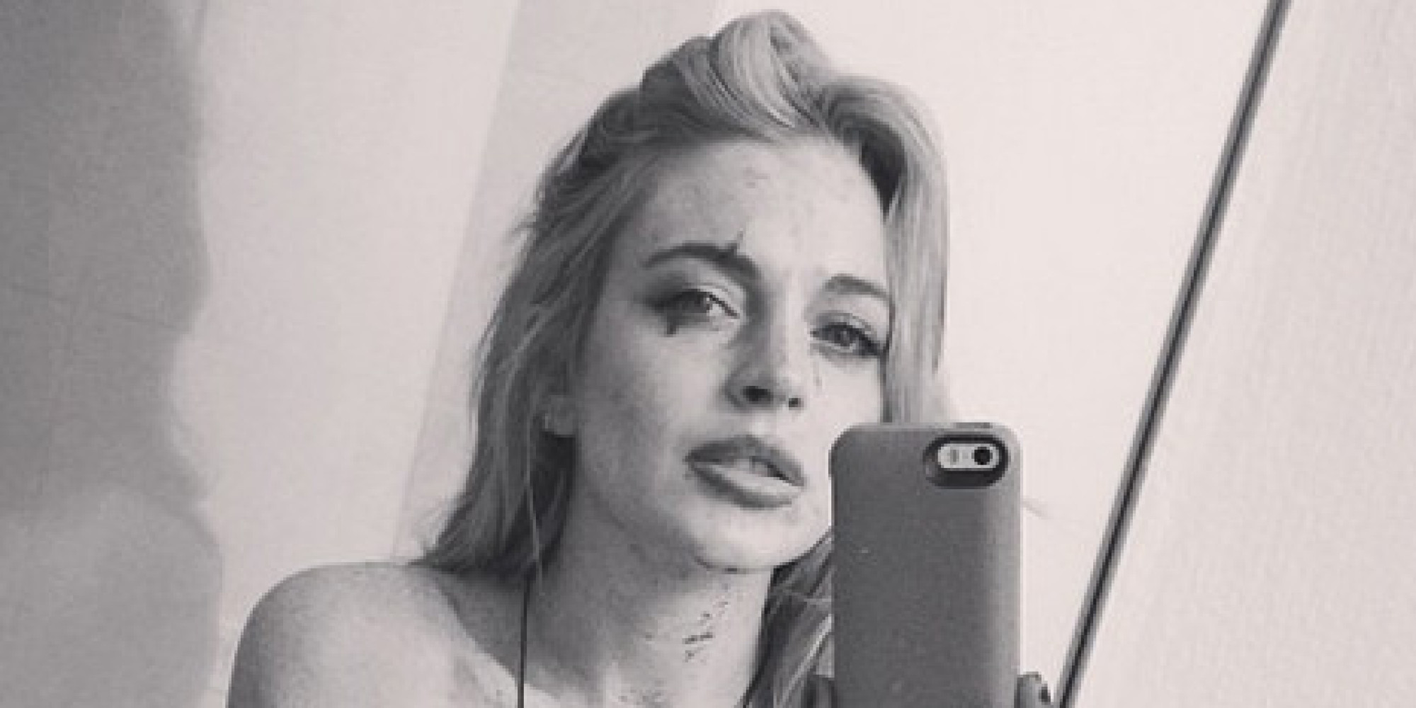 Lindsay Lohan Poses In Her Underwear For Sexy Selfie Huffpost 