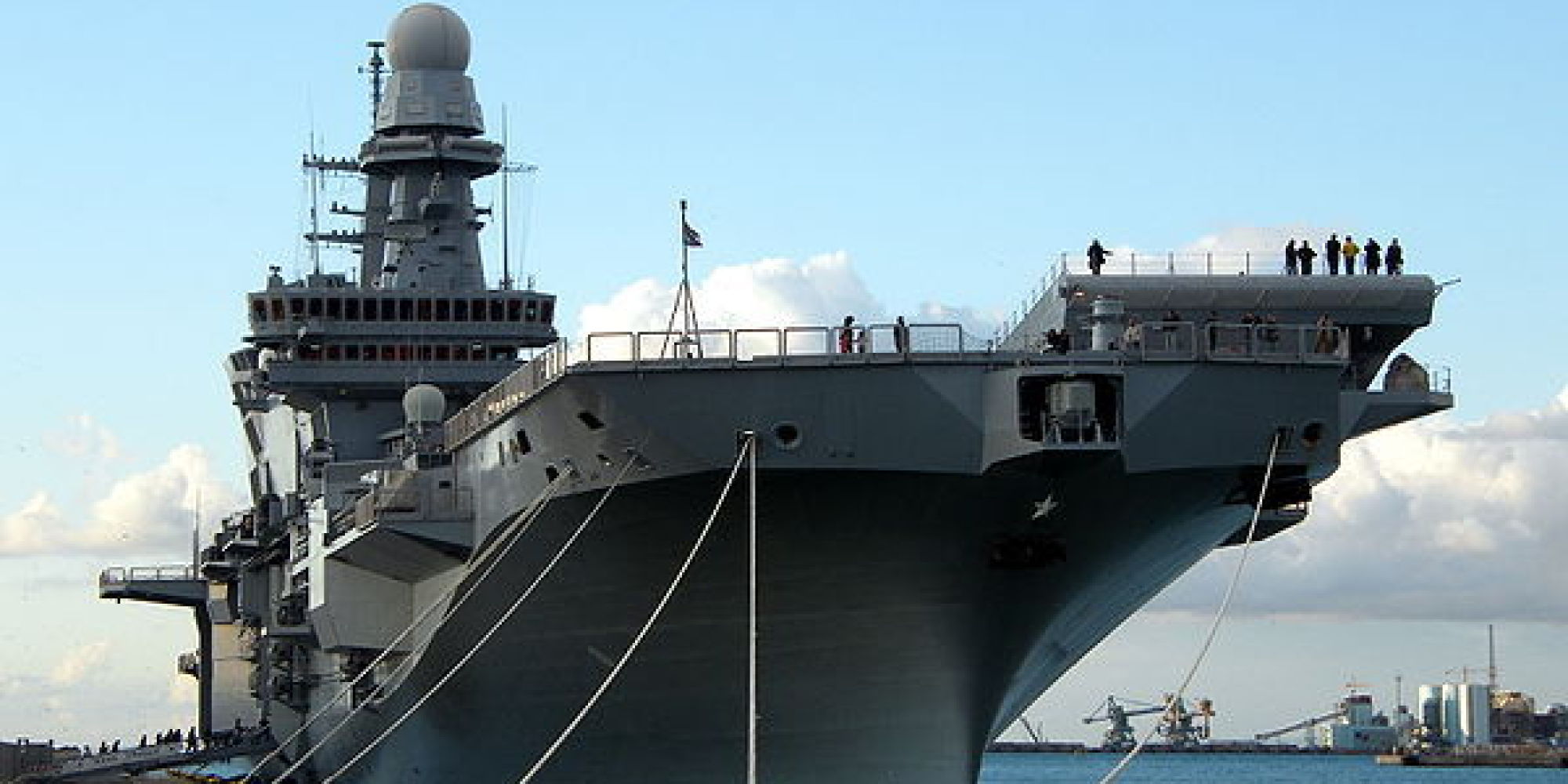 La portaerei Cavour porta in Made il Italy in Africa e Medio  Oriente