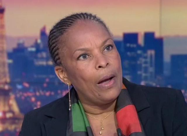 Une De Minute Taubira Dénonce Le Racisme Et La Violence Des Propos De Lhebdomadaire Dextrême 