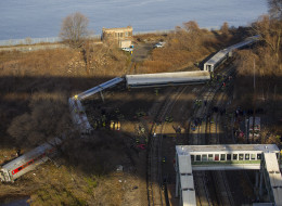 metro north train derails