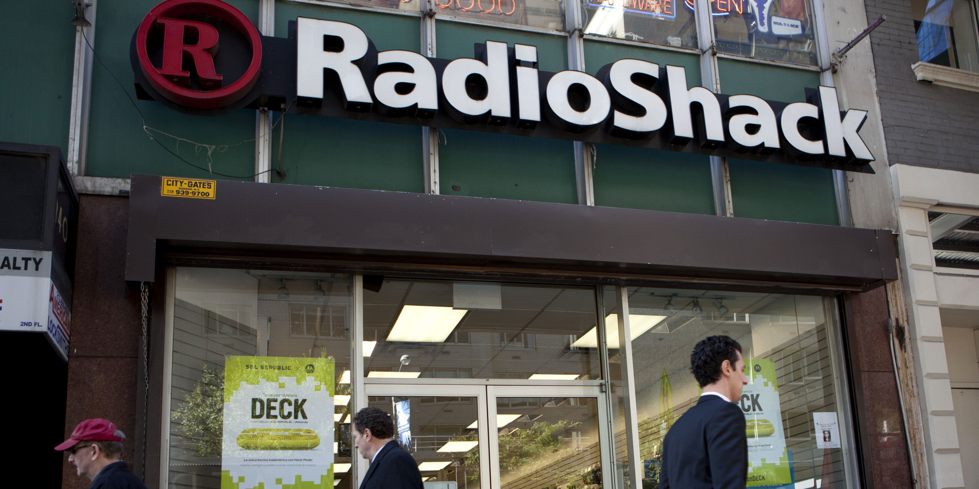 RadioShack To Keep Name Because 'Not Many People Hate Us' HuffPost