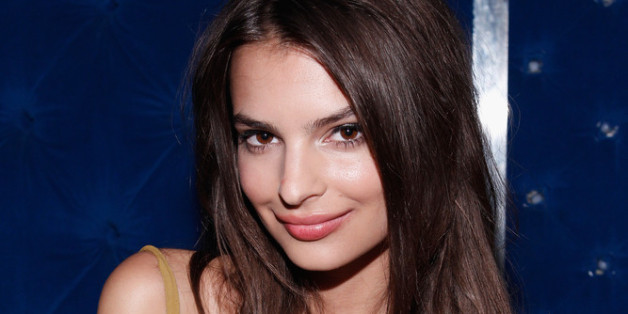 Emily Ratajkowski Strips Down In A Shower Huffpost 