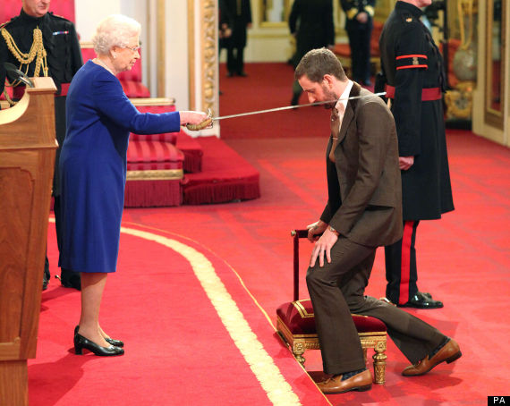 Sir Bradley Wiggins Receives Knighthood From The Queen ...