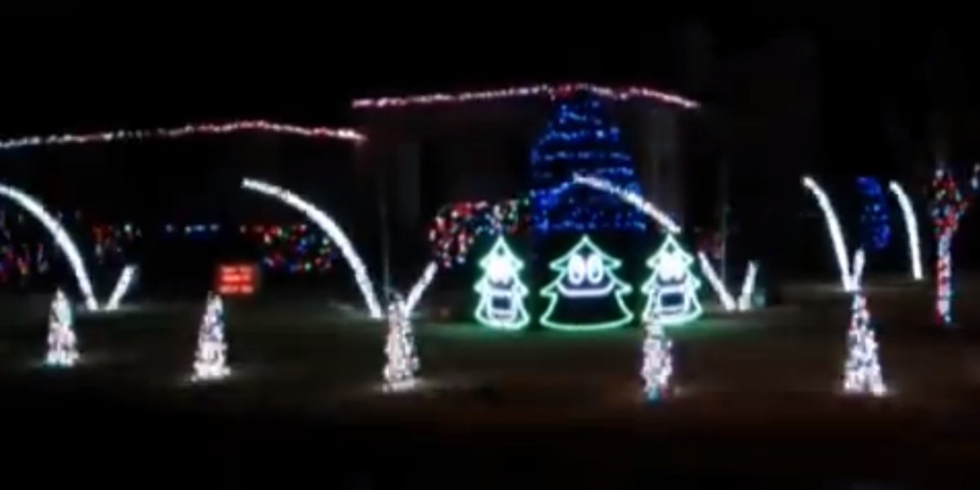'What Does The Fox Say?' Christmas Lights Show (VIDEO) HuffPost UK