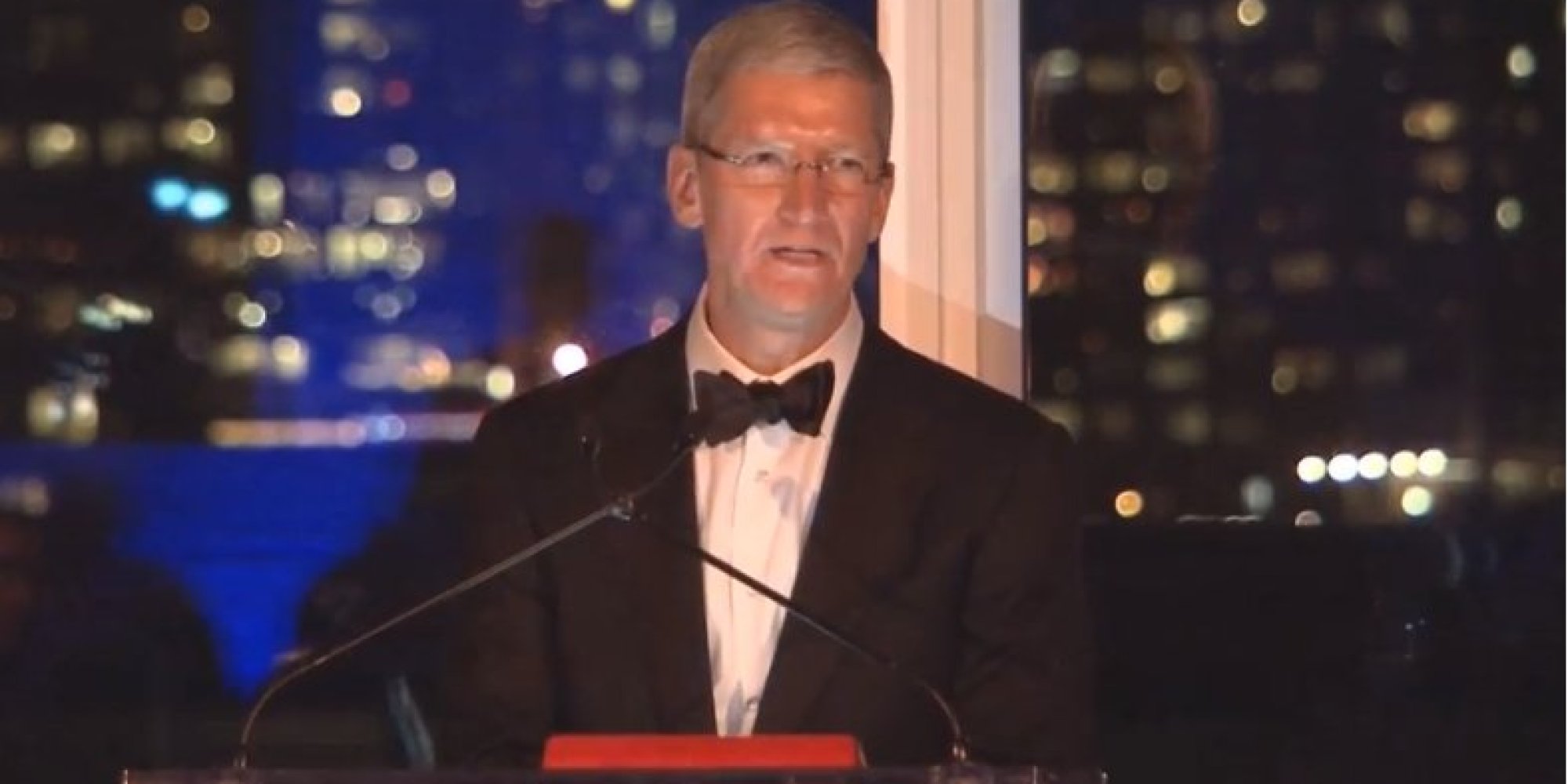 Apple Ceo Tim Cook Gives Emotional Speech On Equal Rights Huffpost Uk