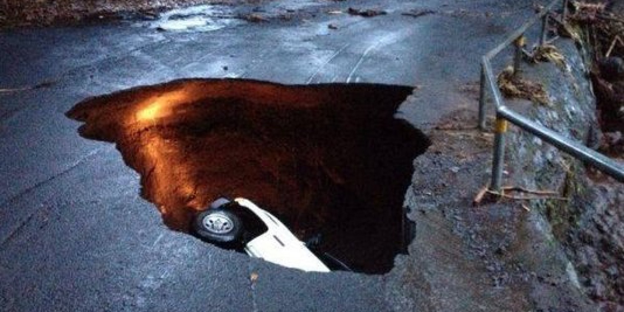 Massive Hawaii Sinkhole Swallows Truck (PHOTO) HuffPost