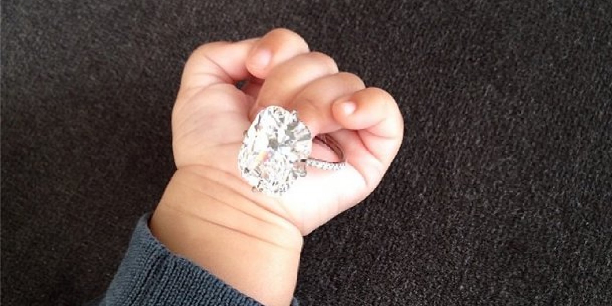 Kim Kardashian Posts New Year�s Photo Of Her Engagement