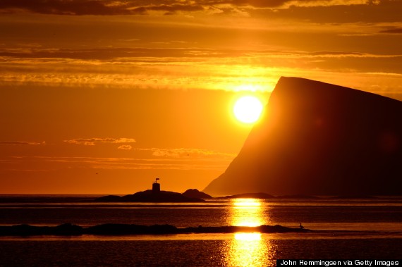 25 Reasons Norway Is The Greatest Place On Earth O-MIDNIGHT-SUN-NORWAY-570