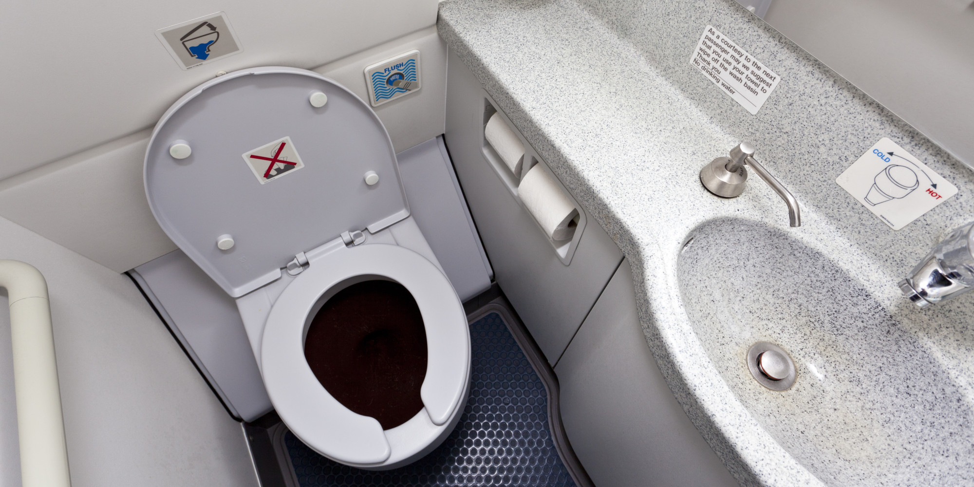 American Airlines Flight Makes Emergency Landing After Camera Is Found