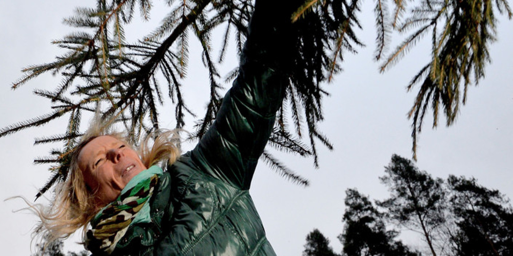 Germany's Annual Christmas Tree Throwing Championships (PHOTOS) HuffPost