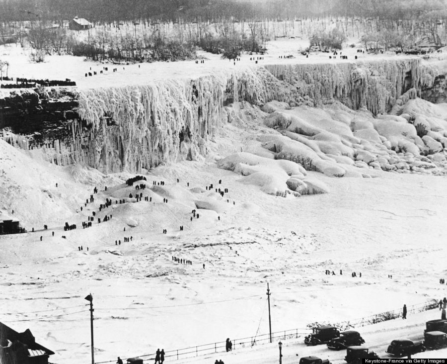 Frozen Niagara Falls In Black And White Is A Look Into The Pretty.