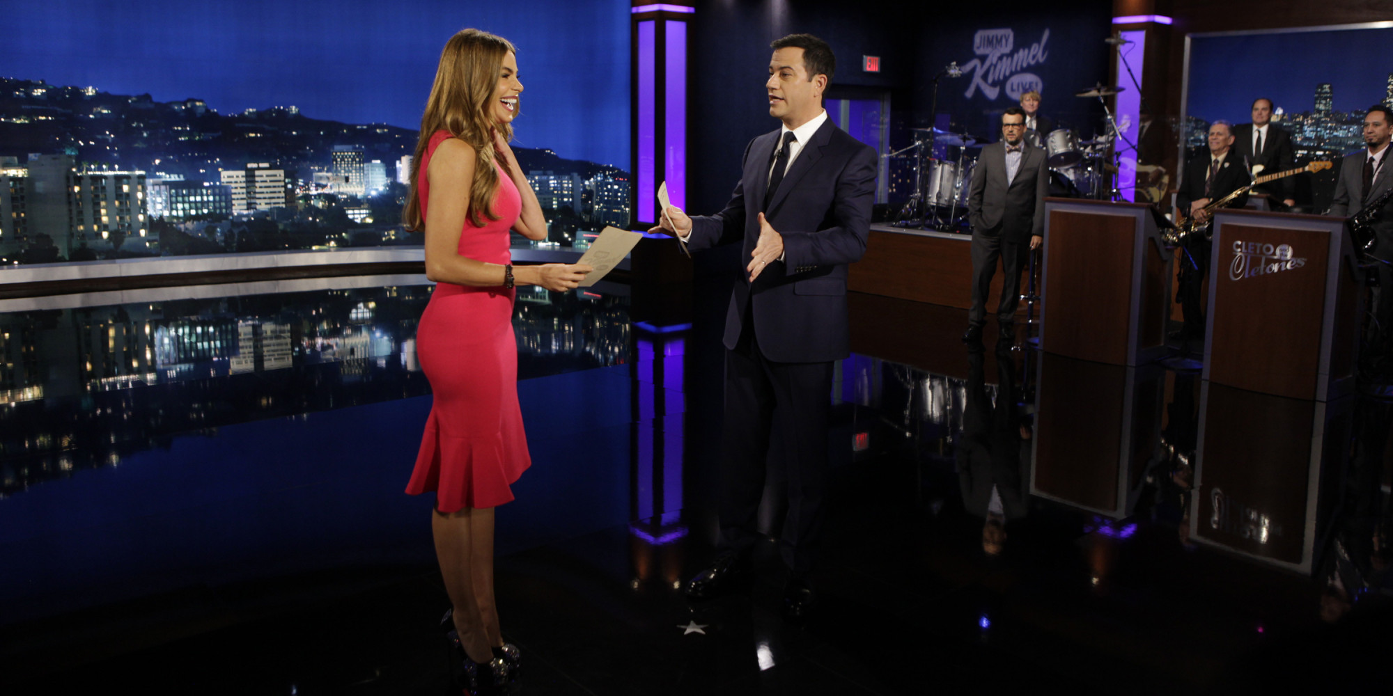 Sofia Vergara Slaps Jimmy Kimmel As They Read Internet Insults To Each Other Huffpost 9725