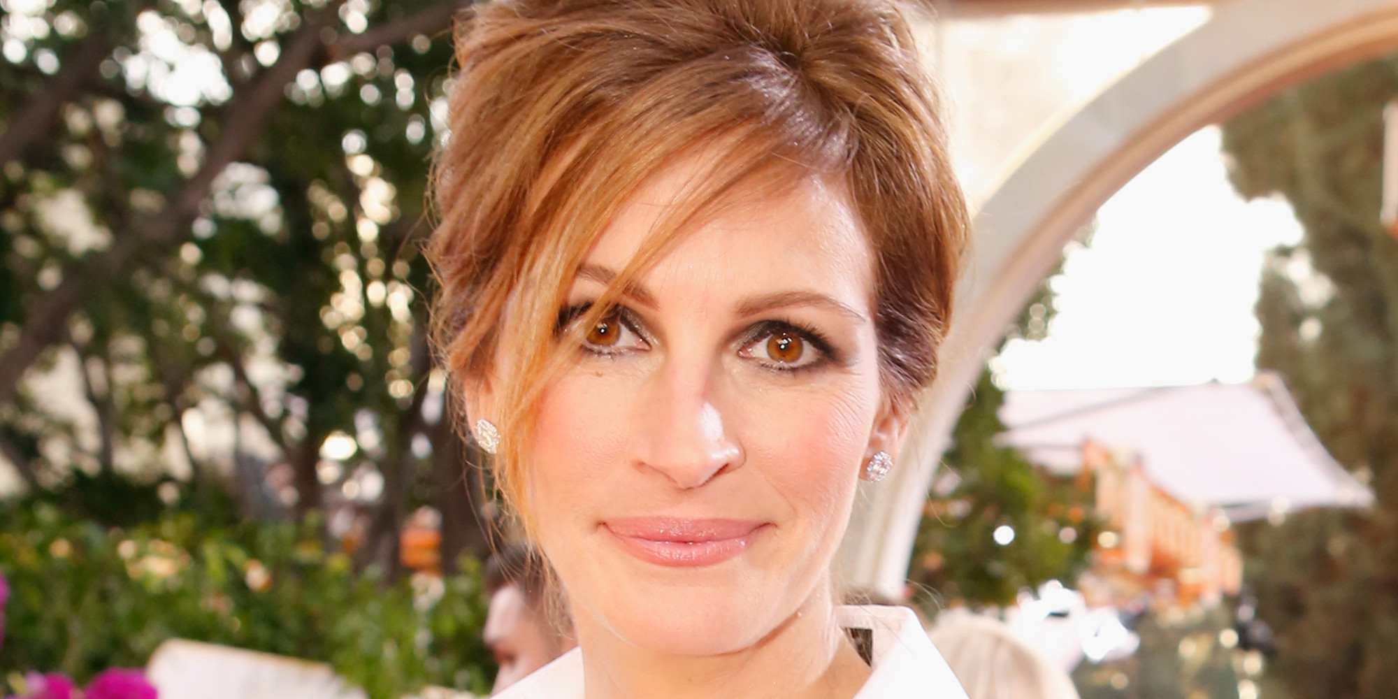 Julia Roberts' Golden Globes Dress 2014 Is Actually A Peculiar Shirt