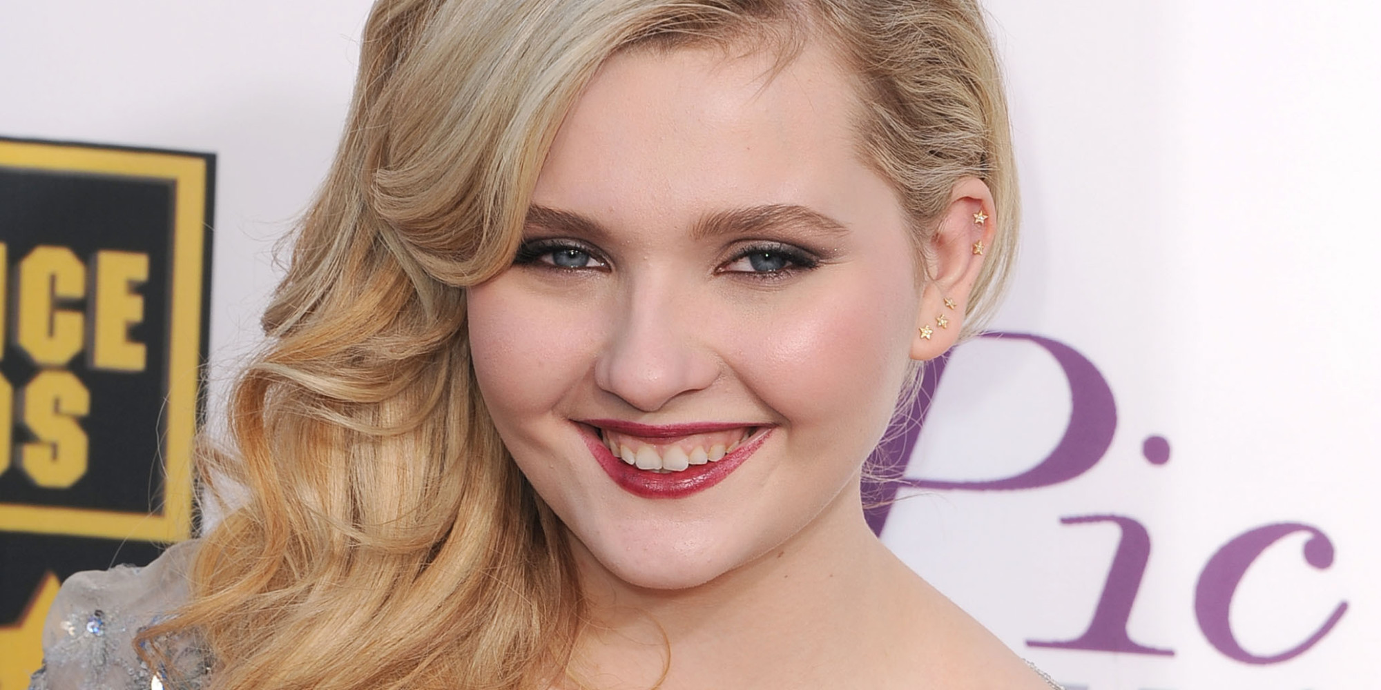 Abigail Breslin Looks All Grown Up In A LowCut Dress At The Critics