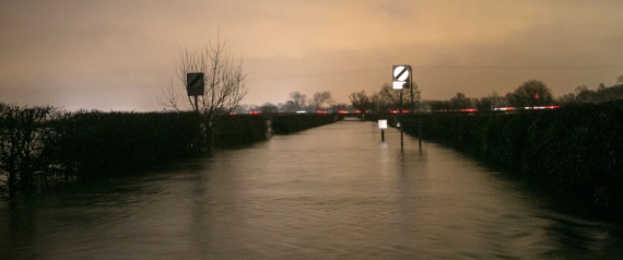 uk weather flood warnings issued as heavy rain forecast uk weather flood warnings issued as heavy rain forecast